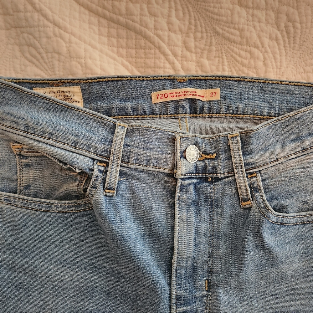HOST PICK - 720 High Rise Super Skinny Levi's Jeans - Picture 12 of 13